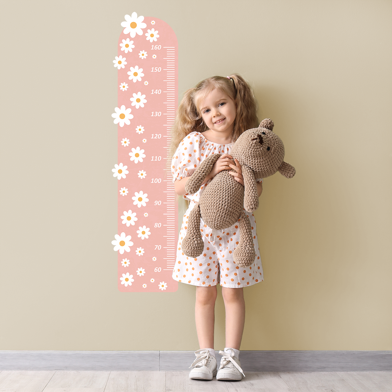 toise murale marguerites fond rose enfant