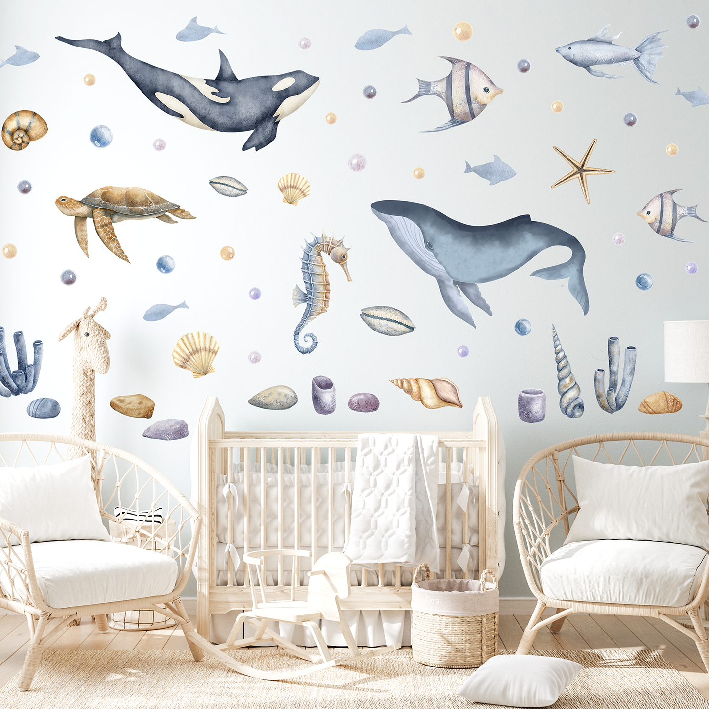 chambre enfant style marin avec baleine et poissons mur
